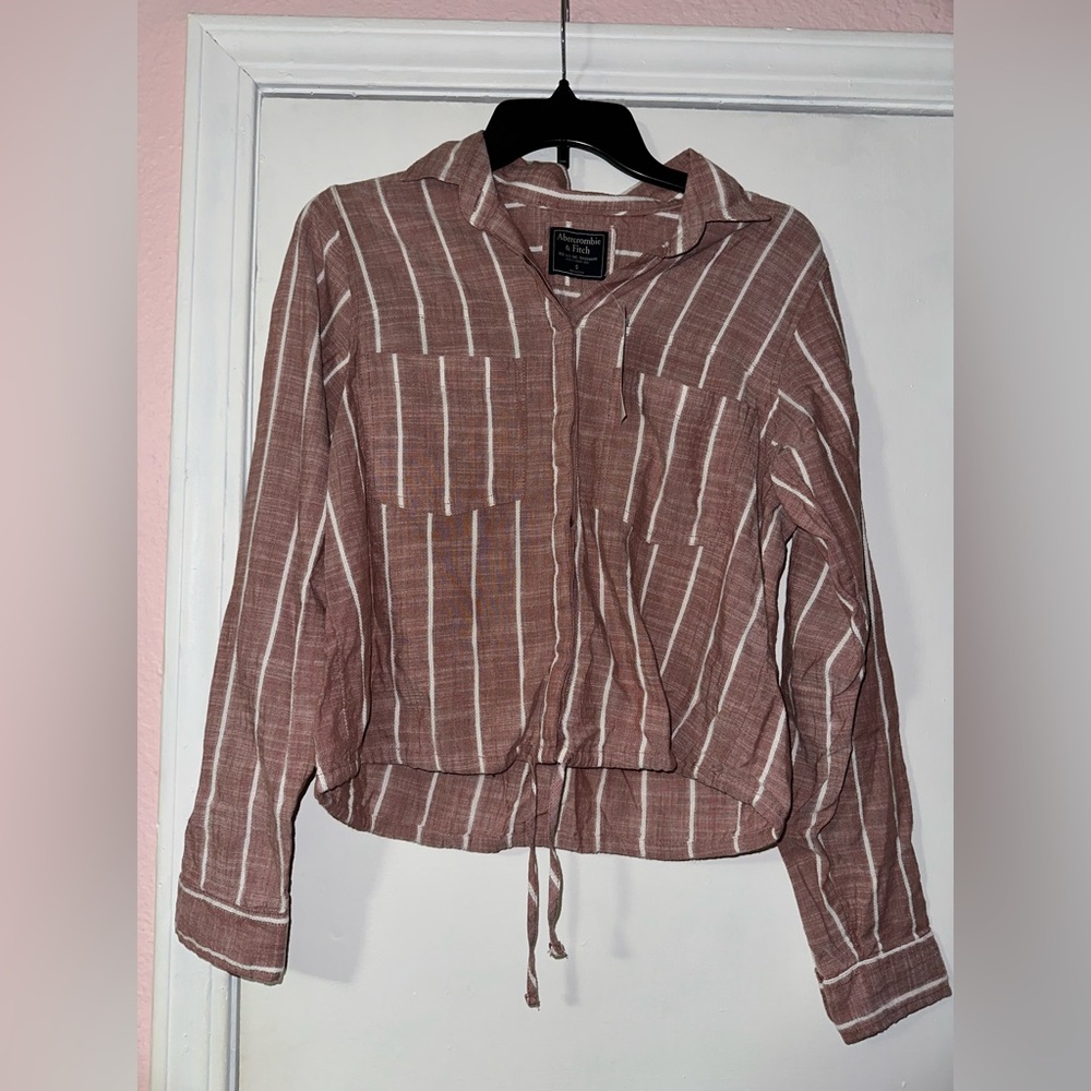 NWT ABERCROMBIE & FITCH STRIPED ROSE AND WHITE BUTTON UP